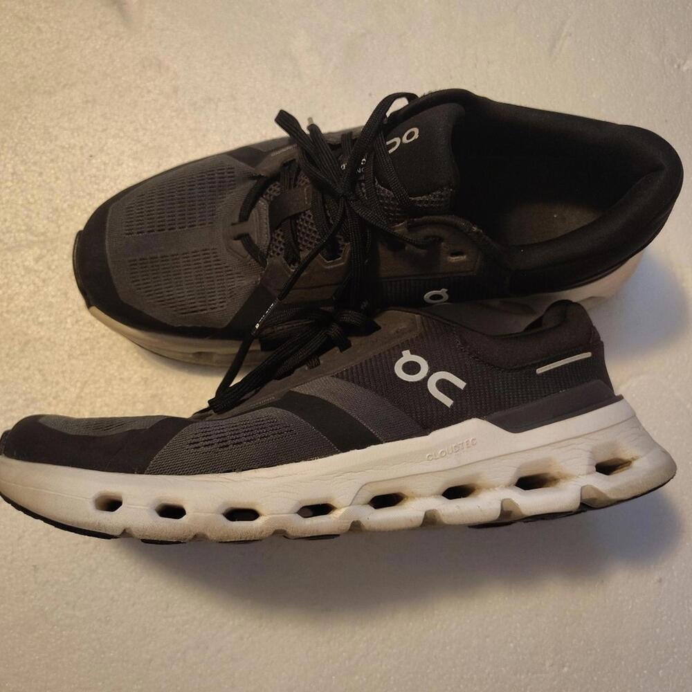 Size 10.5 - ON Cloudrunner 2 Wide Eclipse Black